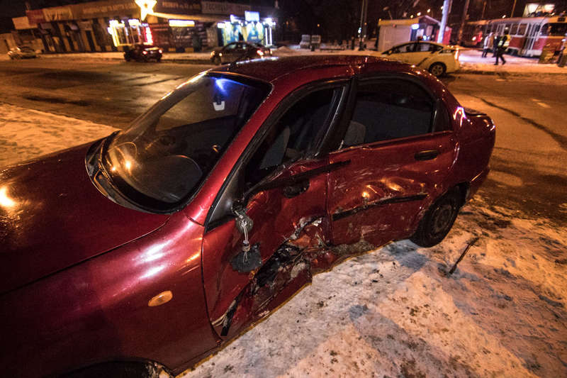 Водителя и пассажирку авто госпитализировали с места аварии dqxikeidqxiqqeant