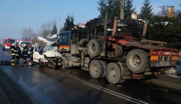 Ð’ ÐŸÐ¾Ð»ÑŒÑˆÐµ Ð°Ð²Ñ‚Ð¾ Ñ ÑƒÐºÑ€Ð°Ð¸Ð½ÑÐºÐ¸Ð¼Ð¸ Ð·Ð°Ñ€Ð¾Ð±Ð¸Ñ‚Ñ‡Ð°Ð½Ð°Ð¼Ð¸ Ð²Ð»ÐµÑ‚ÐµÐ»Ð¾ Ð¿Ð¾Ð´ ÐºÐ¾Ð»ÐµÑÐ° Ð³Ñ€ÑƒÐ·Ð¾Ð²Ð¸ÐºÐ° â€“ ÐµÑÑ‚ÑŒ Ð¿Ð¾Ð³Ð¸Ð±ÑˆÐ¸Ðµ Ð¸ Ñ‚Ñ€Ð°Ð²Ð¼Ð¸Ñ€Ð¾Ð²Ð°Ð½Ð½Ñ‹Ðµ dqxikeidqxitkant