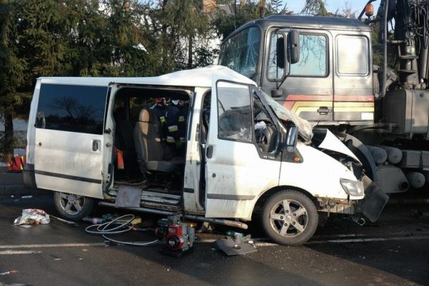 Ð’ ÐŸÐ¾Ð»ÑŒÑˆÐµ Ð°Ð²Ñ‚Ð¾ Ñ ÑƒÐºÑ€Ð°Ð¸Ð½ÑÐºÐ¸Ð¼Ð¸ Ð·Ð°Ñ€Ð¾Ð±Ð¸Ñ‚Ñ‡Ð°Ð½Ð°Ð¼Ð¸ Ð²Ð»ÐµÑ‚ÐµÐ»Ð¾ Ð¿Ð¾Ð´ ÐºÐ¾Ð»ÐµÑÐ° Ð³Ñ€ÑƒÐ·Ð¾Ð²Ð¸ÐºÐ° â€“ ÐµÑÑ‚ÑŒ Ð¿Ð¾Ð³Ð¸Ð±ÑˆÐ¸Ðµ Ð¸ Ñ‚Ñ€Ð°Ð²Ð¼Ð¸Ñ€Ð¾Ð²Ð°Ð½Ð½Ñ‹Ðµ