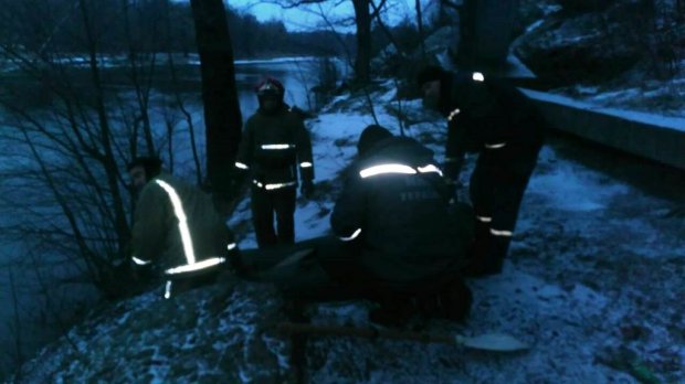 Жінка стрибнула з 45-метрового мосту на Житомирщині dqxikeidqxiqqeant