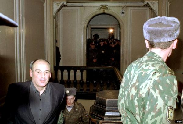 Юрий Шутов (слева)