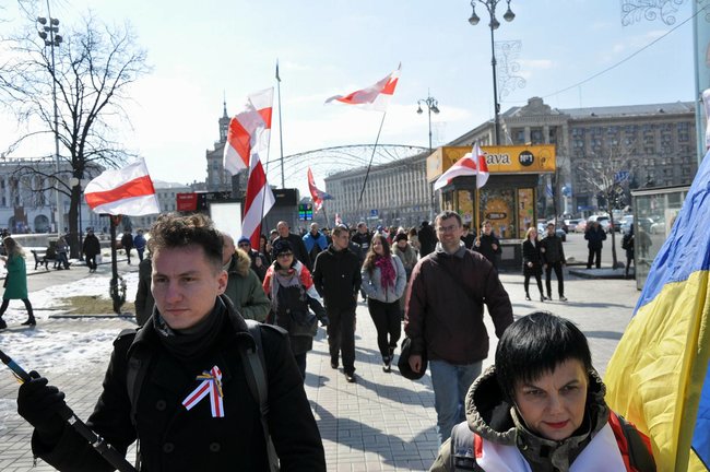 В центре Киева прошла акция солидарности с белорусским народом, посвященная празднованию Дня Воли 17 В центре Киева прошла акция солидарности с белорусским народом, посвященная празднованию Дня Воли 17