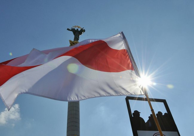 В центре Киева прошла акция солидарности с белорусским народом, посвященная празднованию Дня Воли 19 В центре Киева прошла акция солидарности с белорусским народом, посвященная празднованию Дня Воли 19