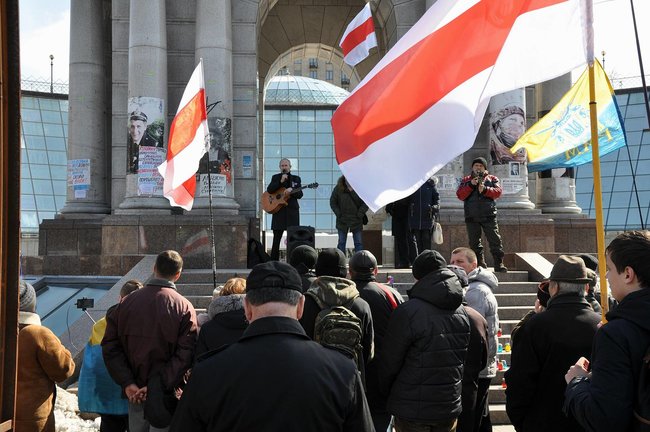 В центре Киева прошла акция солидарности с белорусским народом, посвященная празднованию Дня Воли 02 В центре Киева прошла акция солидарности с белорусским народом, посвященная празднованию Дня Воли 02