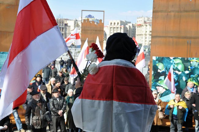 В центре Киева прошла акция солидарности с белорусским народом, посвященная празднованию Дня Воли 20 В центре Киева прошла акция солидарности с белорусским народом, посвященная празднованию Дня Воли 20