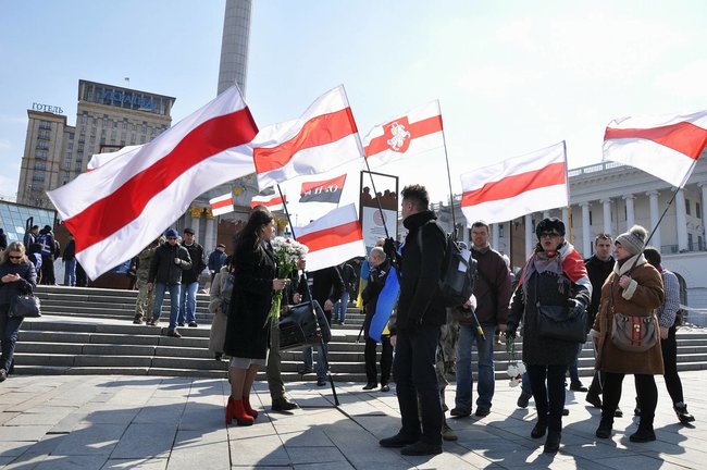 В центре Киева прошла акция солидарности с белорусским народом, посвященная празднованию Дня Воли 21 В центре Киева прошла акция солидарности с белорусским народом, посвященная празднованию Дня Воли 21