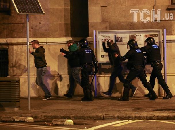 Ð ÐаÑалонии в ÑÑолкновениÑÑ
пÑоÑеÑÑÑÑÑиÑ
и полиÑии бÑли ÑÐ°Ð½ÐµÐ½Ñ 17 Ñеловек