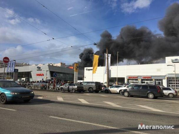 Ð’ Ð¡Ð°Ð½ÐºÑ‚-ÐŸÐµÑ‚ÐµÑ€Ð±ÑƒÑ€Ð³Ðµ Ð²ÑÐ¿Ñ‹Ñ…Ð½ÑƒÐ» Ð°Ð²Ñ‚Ð¾Ñ†ÐµÐ½Ñ‚Ñ€ Hyundai