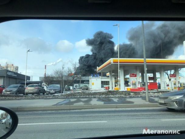 Ð’ Ð¡Ð°Ð½ÐºÑ‚-ÐŸÐµÑ‚ÐµÑ€Ð±ÑƒÑ€Ð³Ðµ Ð²ÑÐ¿Ñ‹Ñ…Ð½ÑƒÐ» Ð°Ð²Ñ‚Ð¾Ñ†ÐµÐ½Ñ‚Ñ€ Hyundai