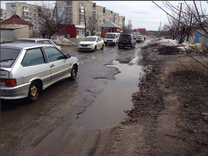 Возмущенные жители вышли на пикет против разбитой дороги Харьков-Змиев 29871617_1753755308037084_8639299289415408015_o