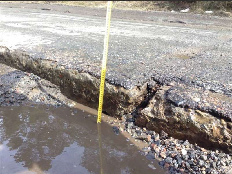 Возмущенные жители вышли на пикет против разбитой дороги Харьков-Змиев 29662833_1753716771374271_6351438955081848918_o