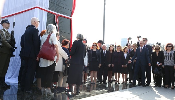 В Варшаве открыт памятник жертвам Смоленской катастрофы В Варшаве открыт памятник жертвам Смоленской катастрофы dqxikeidqxiqqeant