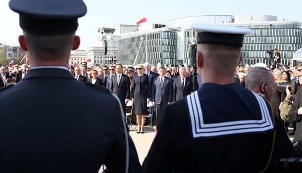 В Варшаве открыт памятник жертвам Смоленской катастрофы В Варшаве открыт памятник жертвам Смоленской катастрофы