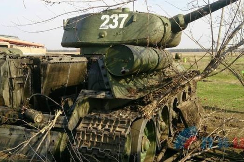 ÐŸÐ°Ñ€Ð°Ð´Ð° Ð½Ðµ Ð±ÑƒÐ´ÐµÑ‚. ÐŸÐ¾Ð´ Ð›ÑƒÐ³Ð°Ð½ÑÐºÐ¾Ð¼ Ñ€Ð°Ð·Ð±Ð¾Ð¼Ð±Ð¸Ð»Ð¾ Ñ‚ÐµÑ…Ð½Ð¸ÐºÑƒ Ð±Ð¾ÐµÐ²Ð¸ÐºÐ¾Ð² Ð´Ð»Ñ 9 Ð¼Ð°Ñ 