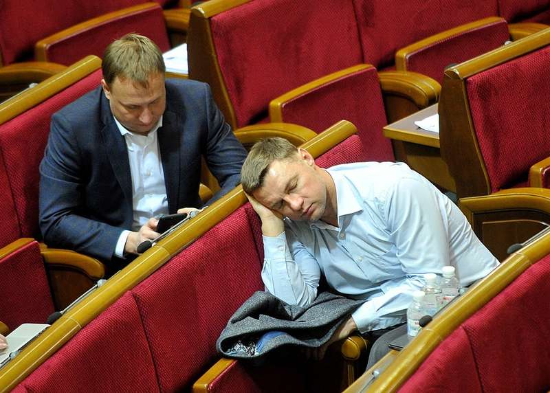 Народные депутаты в сессионном зале парламента. Источник фото – «Народна правда» dqxikeidqxiqqeant