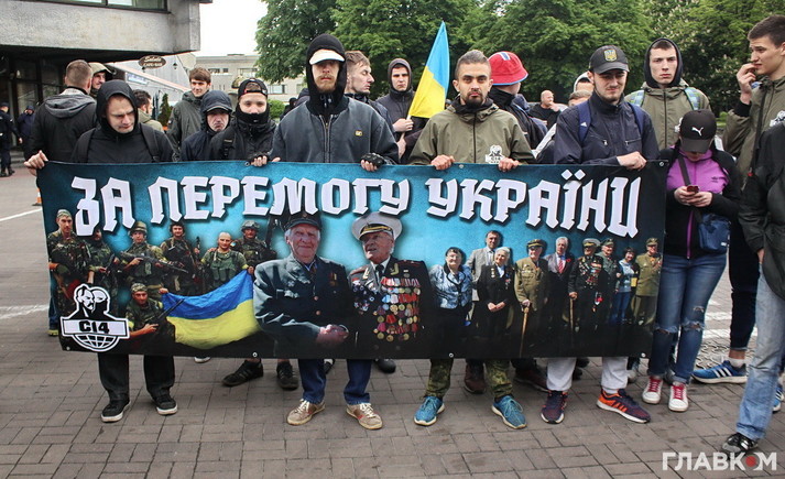 «Безсмертний полк» Януковича, або Побєдобєсіє по-українськи