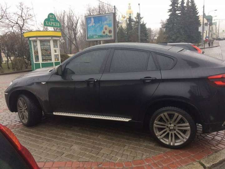     BMW. : facebook.com/dasha.papunova