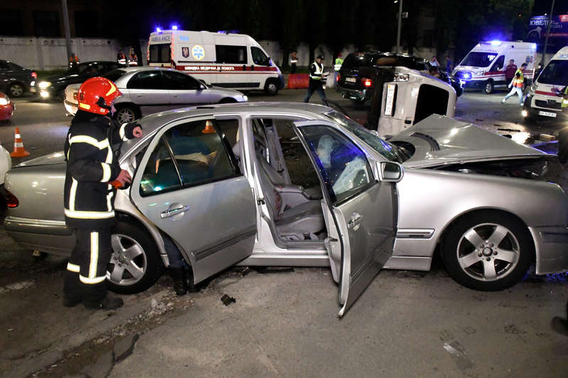   , Mercedes     dqxikeidqxiqqeant