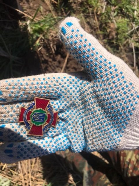 Забыли и прикопали: под Днепром нашли вещи погибших в Иловайском котле (ФОТО) - 125302 Забыли и прикопали: под Днепром нашли вещи погибших в Иловайском котле (ФОТО) - фото 125302