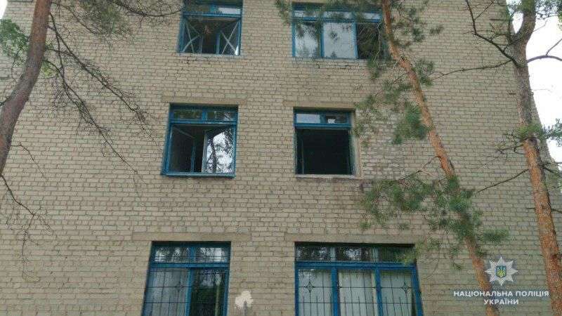 Боевики открыли артиллерийский огонь по Торецку, повреждены медучреждения - 126904 Боевики открыли артиллерийский огонь по Торецку, повреждены медучреждения - фото 126904 dqxikeidqxitkant