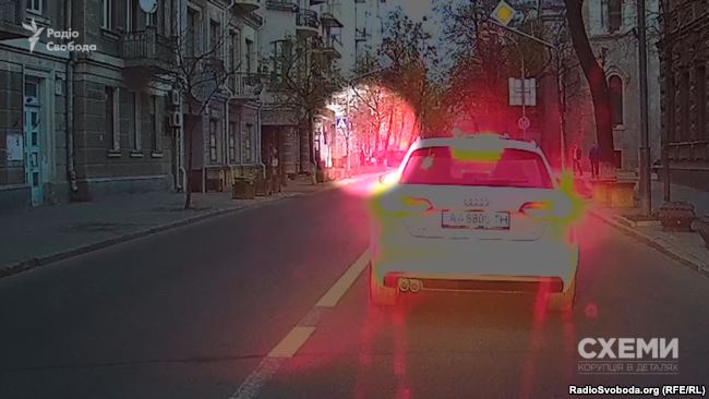 Кортеж Петра Порошенка заїжджає до АП dqxikeidqxitkant