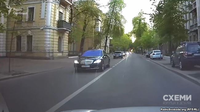 Кортеж, яким користується депутат Грановський – за квартал від Адміністрації президента