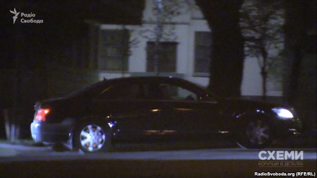 Автомобіль, яким користується депутат Грановський, залишає АП