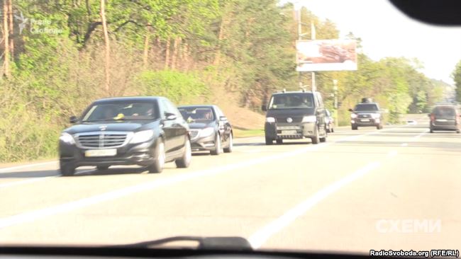 Кортеж Порошенка їде із Козина до Києва