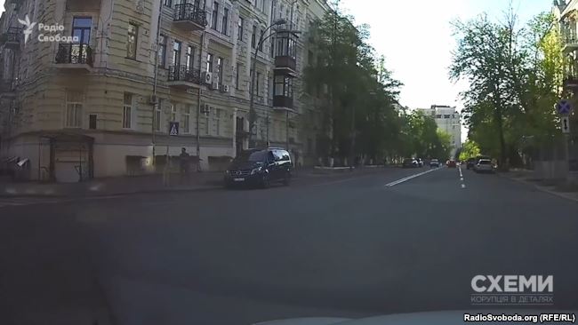 Авто супроводу Грановського біля АП