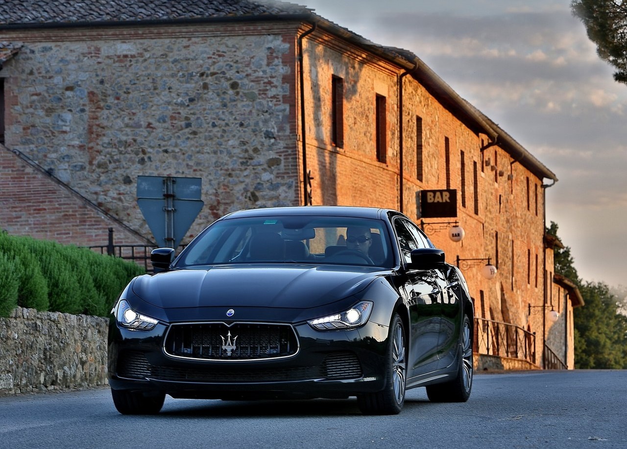 Maserati-Ghibli_2014_1280x960_wallpaper_02