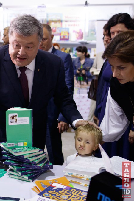 поÑоÑенко, малÑÑик, книжний аÑÑенал, книги, ÑÑÑка, ÑмеÑное ÑоÑо dqxikeidqxitkant