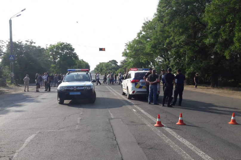 Ð ÐдеÑÑе ÑÑаÑÑÑ
а на джипе Ñбила молодÑÑ Ð´ÐµÐ²ÑÑÐºÑ Ñ Ñебенком. ÐÑди поднÑли бÑÐ½Ñ (ÑоÑо, видео)