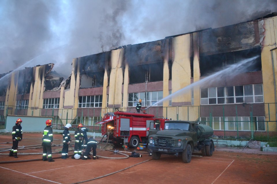Во Львове загорелось здание спорткомплекса Минобороны - 129846 Во Львове загорелось здание спорткомплекса Минобороны - фото 129846 dqxikeidqxiqqeant