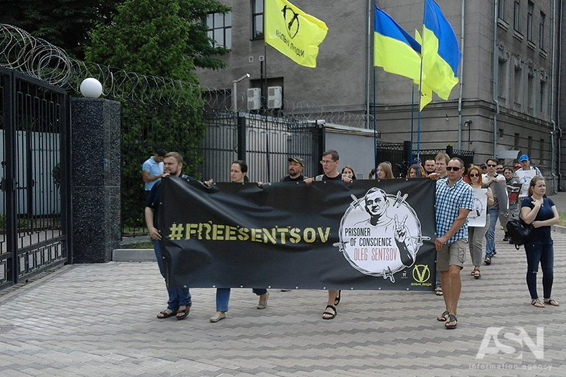 ÑенÑов, вÑлÑнÑ, лÑди, поÑолÑÑÑво, ÑоÑÑиÑ, пÑÑин, ÑемпионаÑ, миÑа, ÑенÑов, жмайло, кÑзан dqxikeidqxiqqeant