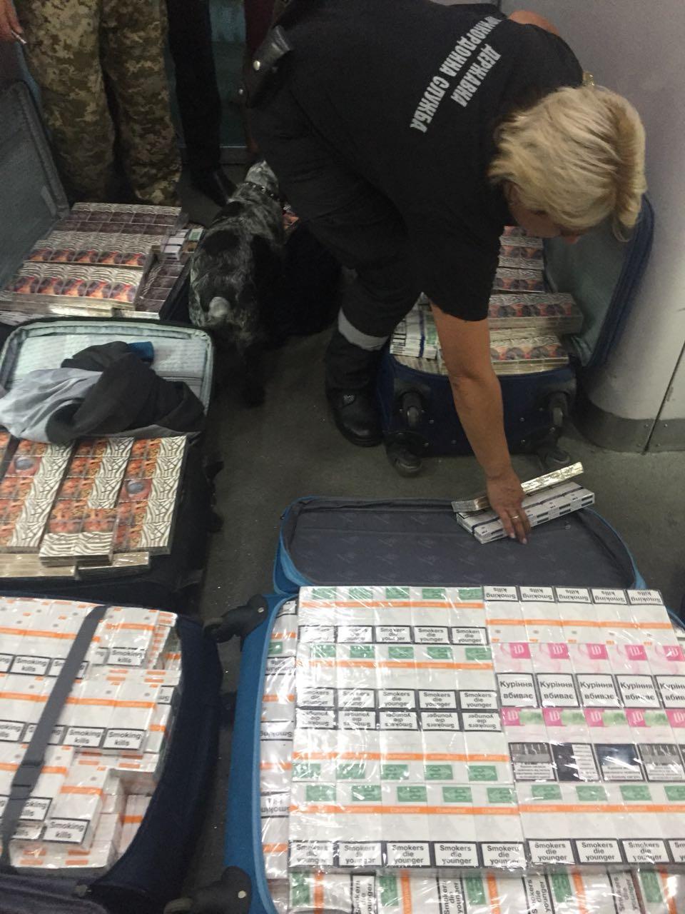 РпоÑолке поезда, ÑледовавÑего в ÐолÑÑÑ, наÑли 8 Ñемоданов Ñ ÑигаÑеÑами / ÑоÑо dpsu.gov.ua