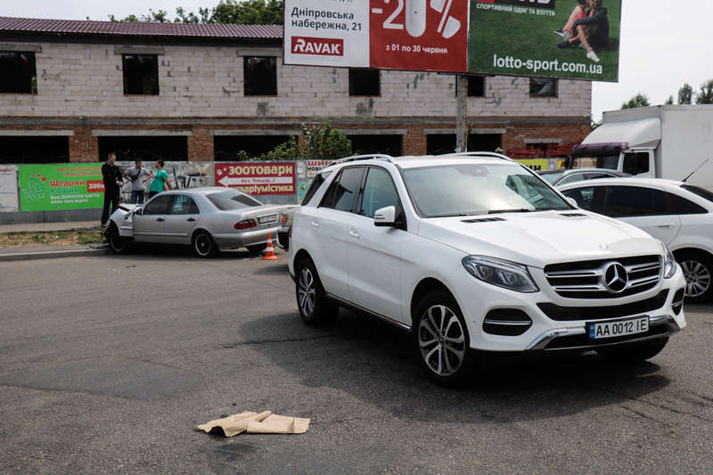 Ð–ÐµÐ½Ñ‰Ð¸Ð½Ð° Ð·Ð° Ñ€ÑƒÐ»ÐµÐ¼ Mercedes GLE ÑƒÑ‚Ð²ÐµÑ€Ð¶Ð´Ð°ÐµÑ‚, Ñ‡Ñ‚Ð¾ Ð²Ñ‚Ð¾Ñ€Ð¾Ð¹ Ð²Ð¾Ð´Ð¸Ñ‚ÐµÐ»ÑŒ Ð¼Ñ‡Ð°Ð»ÑÑ Ð½Ð° Ð±Ð¾Ð»ÑŒÑˆÐ¾Ð¹ ÑÐºÐ¾Ñ€Ð¾ÑÑ‚Ð¸ dqxikeidqxitkant