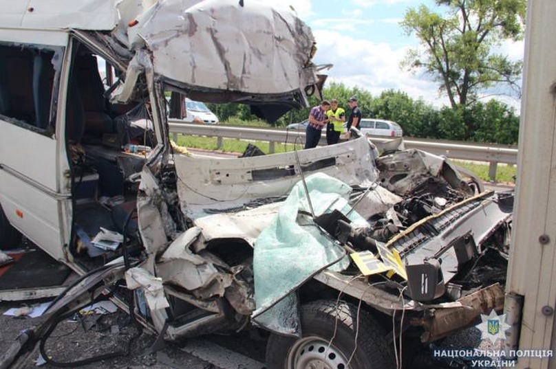 Ð ÐµÐ±ÐµÐ½Ð¾Ðº Ð² ÐºÑ€Ð¸Ñ‚Ð¸Ñ‡ÐµÑÐºÐ¾Ð¼ ÑÐ¾ÑÑ‚Ð¾ÑÐ½Ð¸Ð¸: ÐŸÐ¾ÑÐ²Ð¸Ð»Ð¸ÑÑŒ Ð¿Ð¾Ð´Ñ€Ð¾Ð±Ð½Ð¾ÑÑ‚Ð¸ ÐºÐ¾ÑˆÐ¼Ð°Ñ€Ð½Ð¾Ð¹ Ð°Ð²Ð°Ñ€Ð¸Ð¸ Ñ 10 Ð¶ÐµÑ€Ñ‚Ð²Ð°Ð¼Ð¸ 