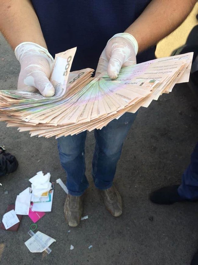 Суд арестовал на два месяца пойманного на $2 тыс. взятки заммэра Каменки-Днепровской 01 Суд арестовал на два месяца пойманного на $2 тыс. взятки заммэра Каменки-Днепровской 01 dqxikeidqxitkant