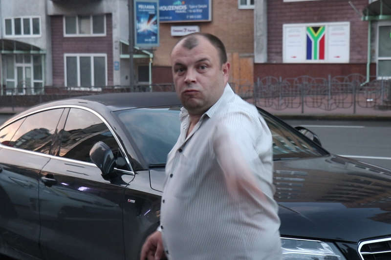 ÐÐµÐ¸Ð·Ð²ÐµÑÑ‚Ð½Ñ‹Ð¹ Ð¼ÑƒÐ¶Ñ‡Ð¸Ð½Ð° Ð±Ñ€Ð¾ÑÐ°Ð» Ð² Ð¾Ð¿ÐµÑ€Ð°Ñ‚Ð¾Ñ€Ð° Ð¾ÐºÑƒÑ€ÐºÐ¸