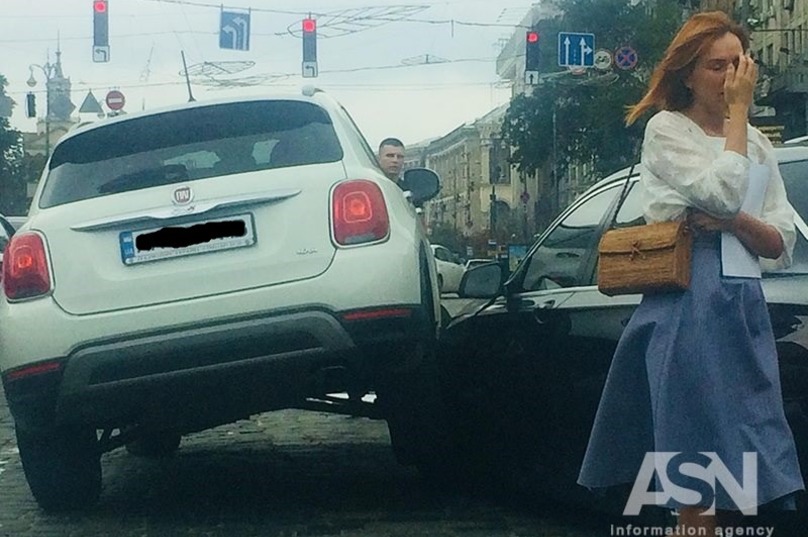 ÐнаÑно пеÑеÑÑÑоилаÑÑ: в ÑенÑÑе Ðиева джип влез на ÐºÐ°Ð¿Ð¾Ñ Ð»ÐµÐ³ÐºÐ¾Ð²ÑÑки dqxikeidqxiqqeant