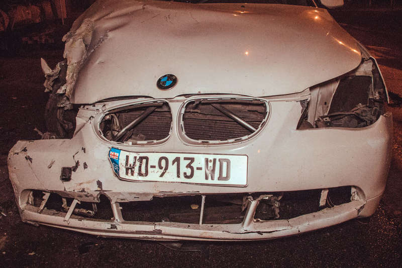 Ð—Ð° Ñ€ÑƒÐ»ÐµÐ¼ BMW ÐµÑ…Ð°Ð» ÑÐºÐ²Ð°Ð´Ð¾Ñ€ÐµÑ†, ÐºÐ¾Ñ‚Ð¾Ñ€Ñ‹Ð¹ Ð½Ð°Ñ…Ð¾Ð´Ð¸Ð»ÑÑ Ð² Ð½ÐµÑ‚Ñ€ÐµÐ·Ð²Ð¾Ð¼ ÑÐ¾ÑÑ‚Ð¾ÑÐ½Ð¸Ð¸