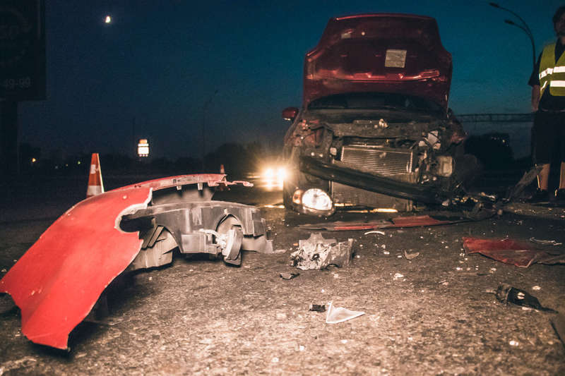 Ð£Ð´Ð°Ñ Ð¿ÑиÑелÑÑ Ð¿Ð¾ каÑаÑелÑной, в левÑÑ Ð¿ÐµÑеднÑÑ ÑаÑÑÑ Ð»ÐµÐ³ÐºÐ¾Ð²Ð¾Ð³Ð¾ авÑомобилÑ