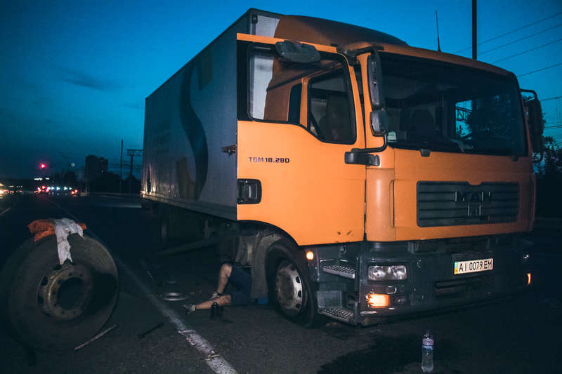 ÐовÑежденнÑй гÑÑзовик ÑемонÑиÑовали на меÑÑе