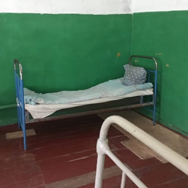 Валківська психлікарня палата ліжко dqxikeidqxiqqeant