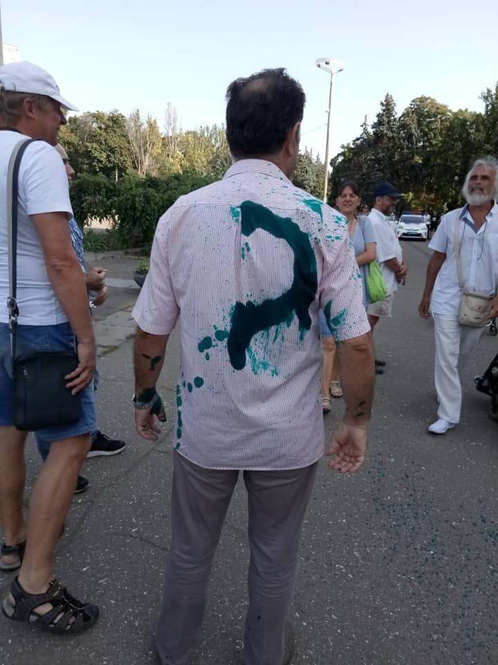 Ð ÐµÑˆÐ¸Ð»Ð° Ð¿Ð¾Ð¿Ð»Ð°ÐºÐ°Ñ‚ÑŒ Ð¿Ð¾ Ð—Ð°Ñ…Ð°Ñ€Ñ‡ÐµÐ½ÐºÐ¾ Ð¸ ÐšÐ¾Ð±Ð·Ð¾Ð½Ñƒ: Ð² ÐžÐ´ÐµÑÑÐµ Ð½Ð°ÐºÐ°Ð·Ð°Ð»Ð¸ Ñ„Ð°Ð½Ð°Ñ‚ÐºÑƒ "Ñ€ÑƒÑÑÐºÐ¾Ð³Ð¾ Ð¼Ð¸Ñ€Ð°"