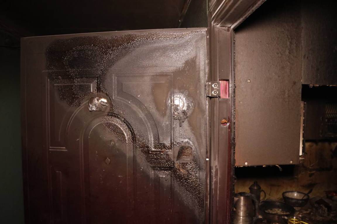 ÐÑедваÑиÑелÑно, Ð¿Ð¾Ð¶Ð°Ñ Ð½Ð°ÑалÑÑ Ð¸Ð·-за Ñого, ÑÑо закоÑоÑило микÑÐ¾Ð²Ð¾Ð»Ð½Ð¾Ð²ÐºÑ Ð¸ она взоÑвалаÑÑ