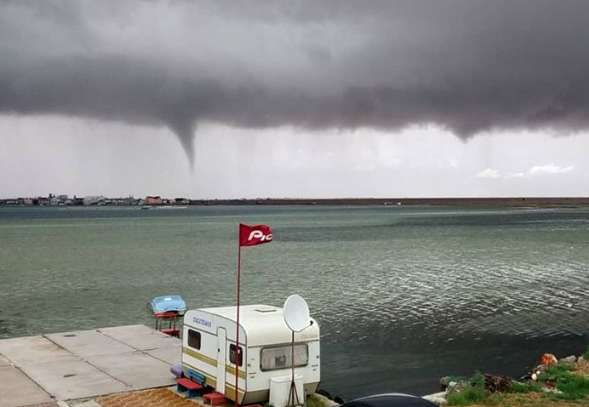 Скоро будут камни: на Крым обрушился смерч (ФОТО) - 146201 Скоро будут камни: на Крым обрушился смерч (ФОТО) - фото 146201 dqxikeidqxiqqeant