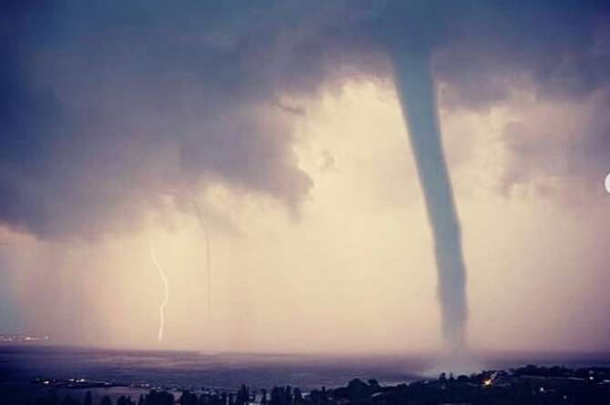 Скоро будут камни: на Крым обрушился смерч (ФОТО) - 146202 Скоро будут камни: на Крым обрушился смерч (ФОТО) - фото 146202