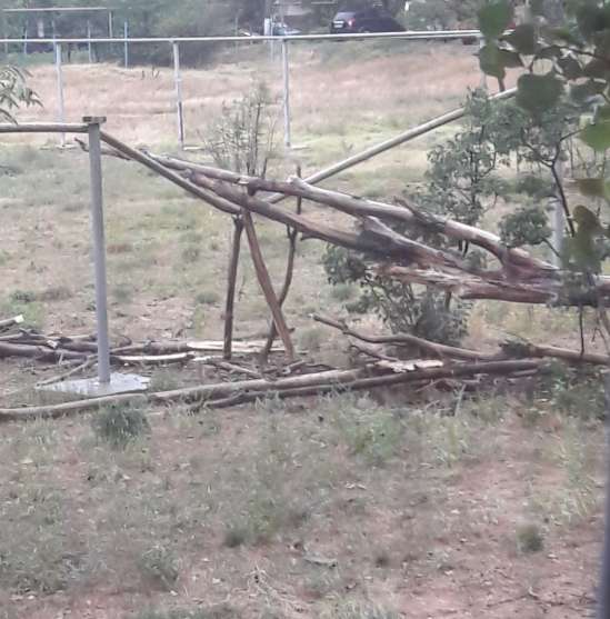 На Керчь обрушилась мощная стихия: пострадал Крымский мост, затонул буксир. Первые фото и видео