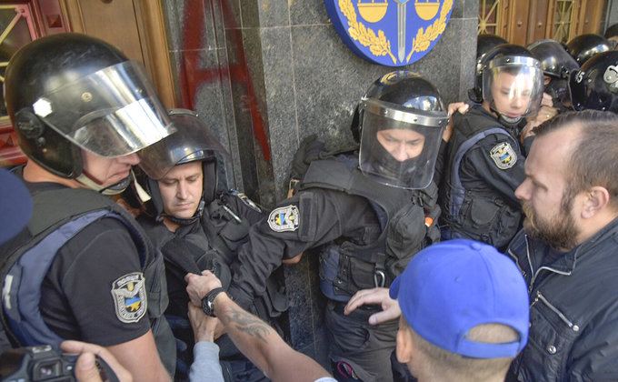 ПоÑледÑÑ‚Ð²Ð¸Ñ Ð¿Ð¾Ñ‚Ð°Ñовки под ГПУ: иÑпорченный фаÑад и раненые - фото